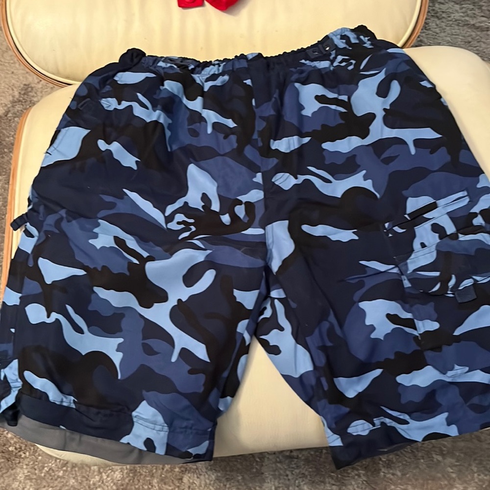 Reversible cargo shorts